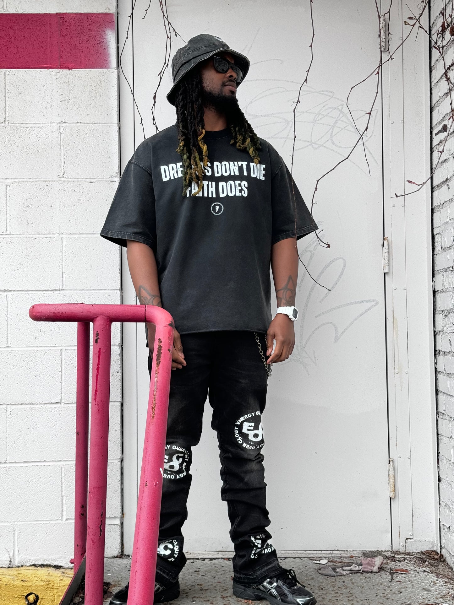 DREAMS DON’T DIE DISTRESSED TEE