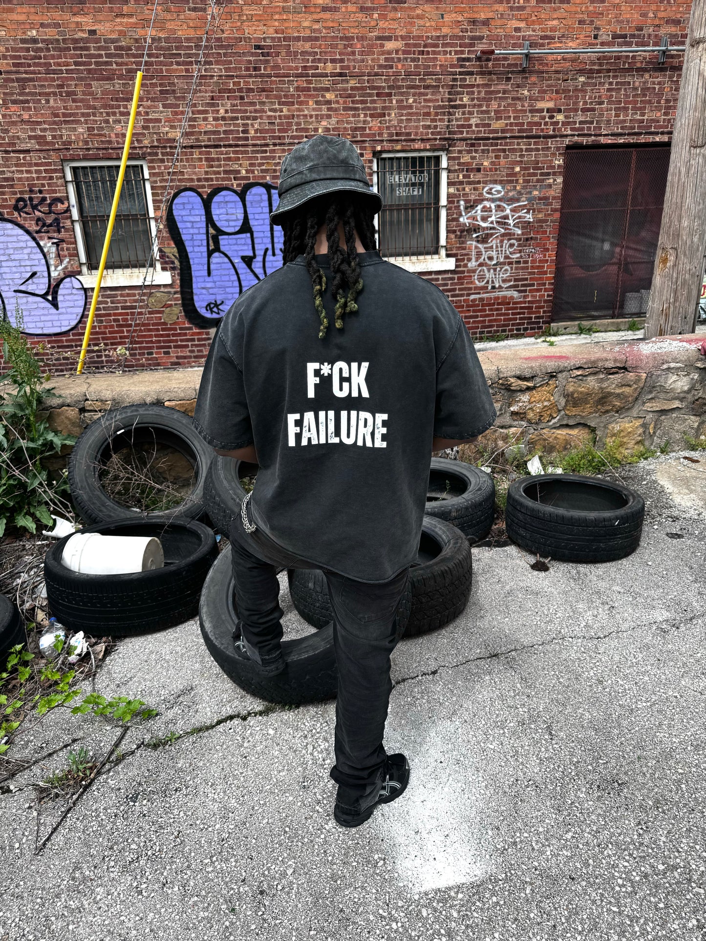 DREAMS DON’T DIE DISTRESSED TEE